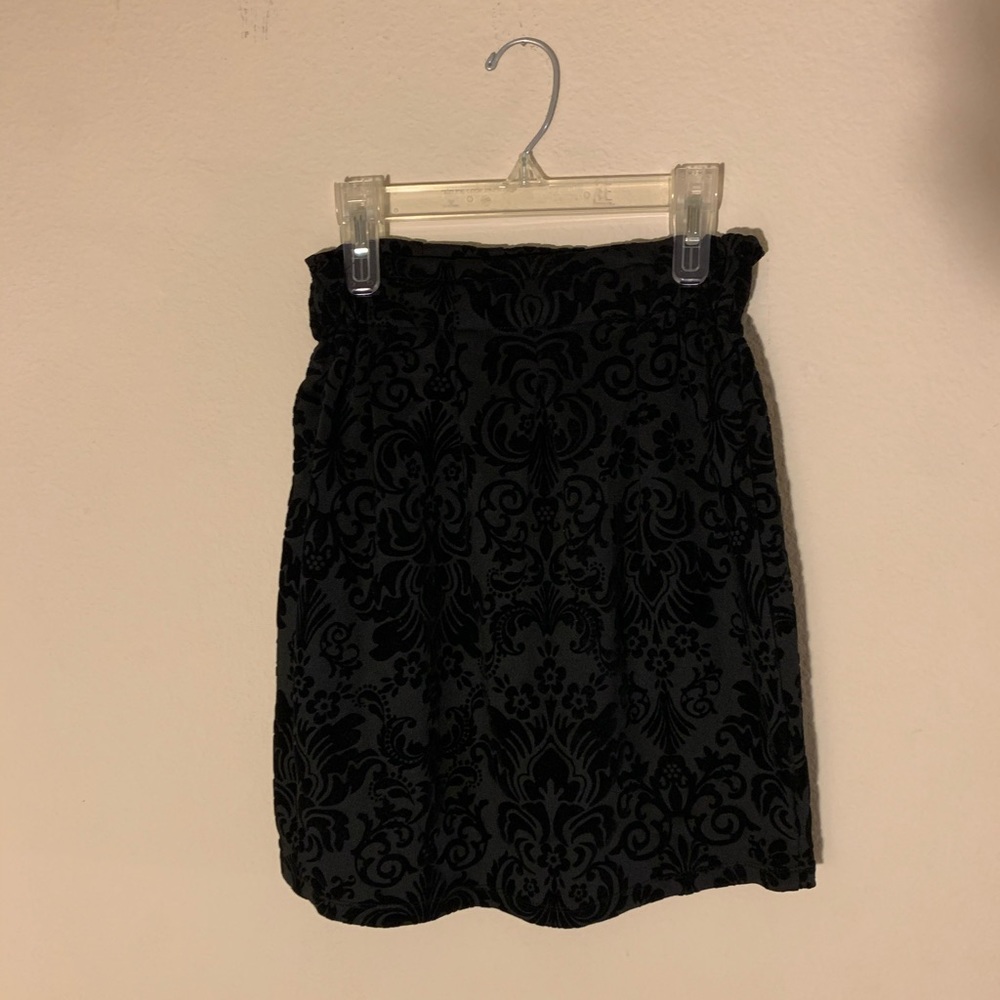 Forever 21 black velvety skirt